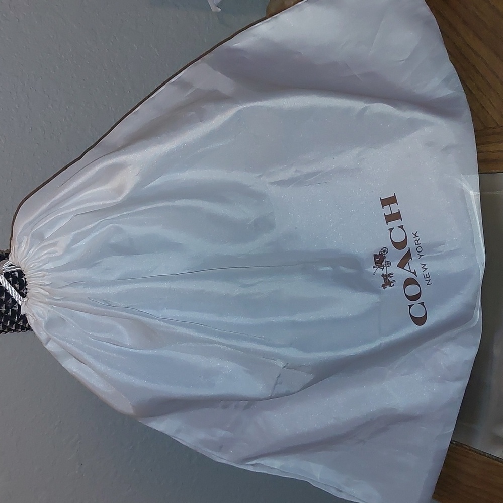 Beautiful Coach Purse - Picture 15 of 17